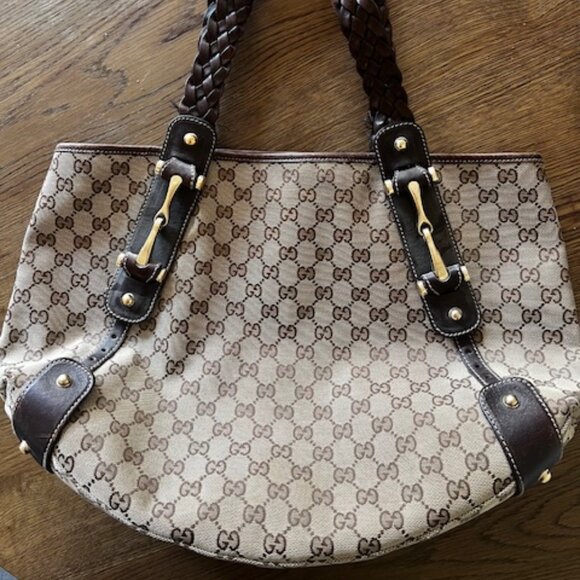 Gucci Medium Pelham Hobo bag - Picture 2 of 8